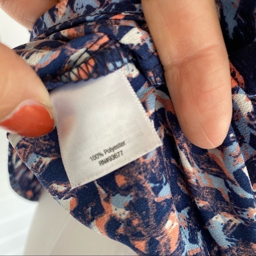 a.n.a Short Sleeve Blouse Size M Navy Blue Abstract Tie Neck Top - Picture 7 of 9